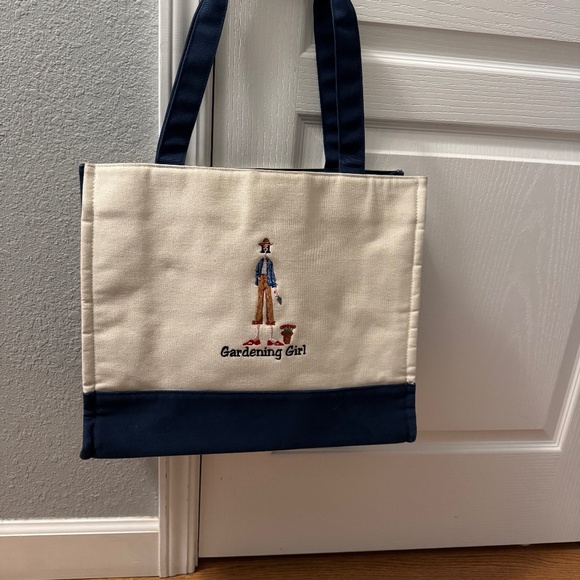 Tote - Picture 1 of 3